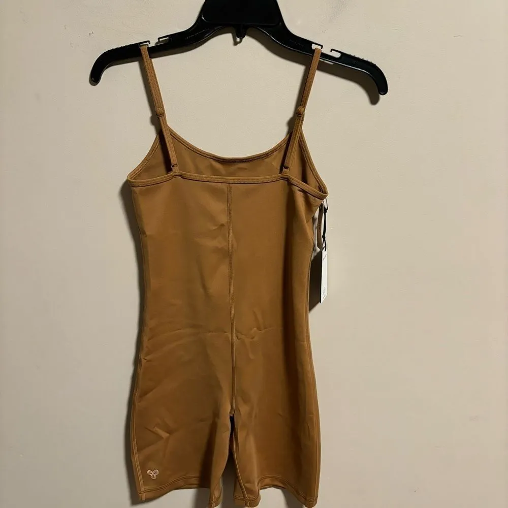 NWT TNA Aritzia TnaGLOSS™ Rhythm 7" Romper in Caramelized Brown- Size XS - Image 7