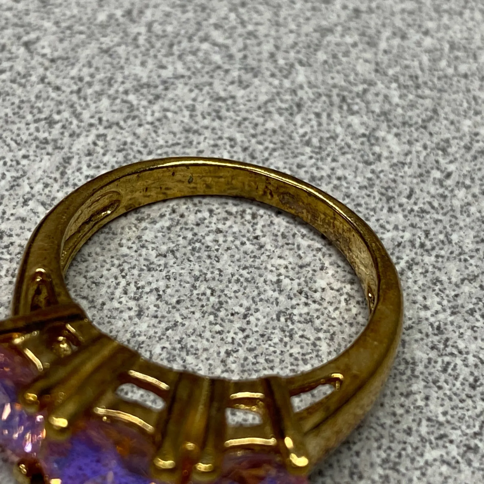 Gold Tone Ring Three Stone Oval Cut Pink Aurora Borealis Statement Ring Sz 8.75 - Image 9