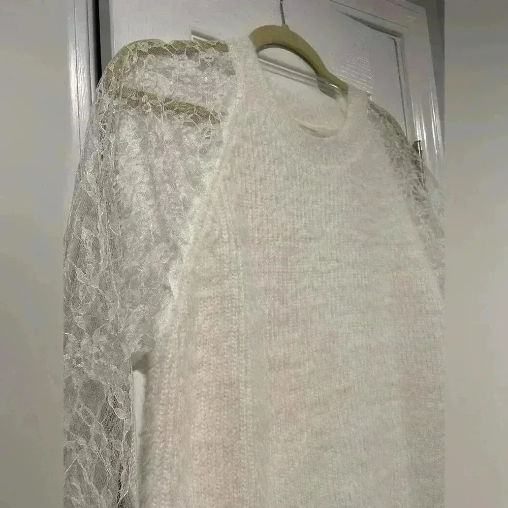 Muche et Muchette Soft Fuzzy Ribbed Cream Sweater Floral Lace Sleeves Size OS - Image 3