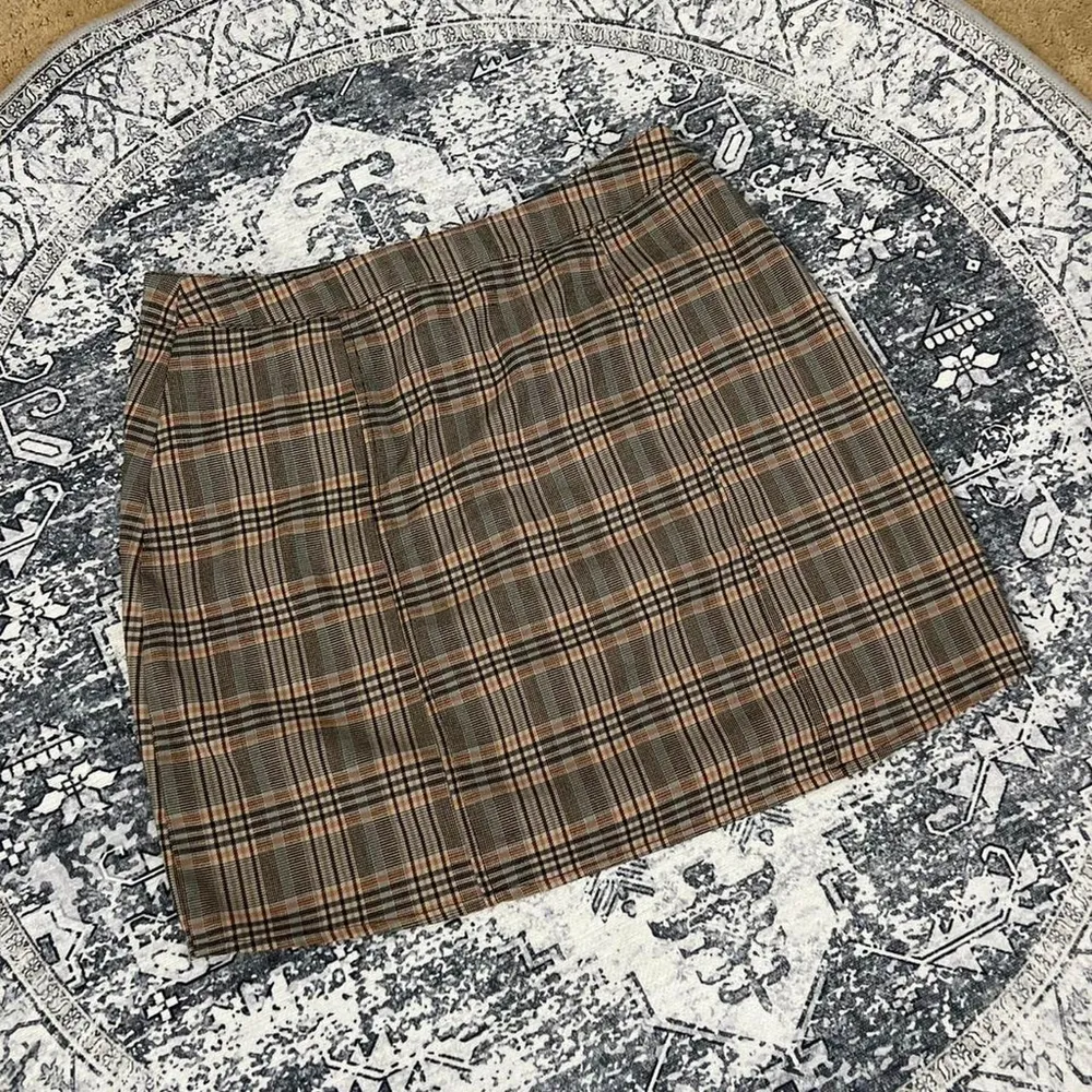 Urban Outfitters Brown plaid mini skirt - Size S - Image 3