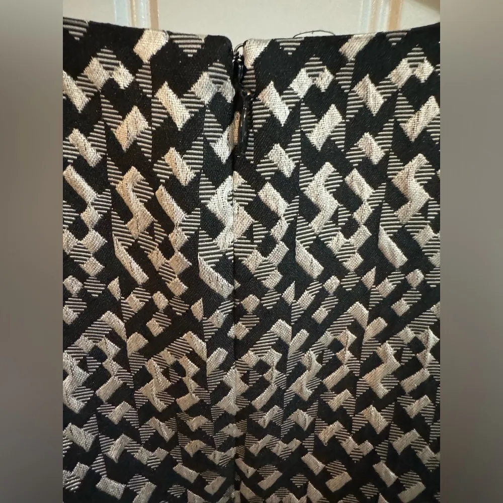 Cynthia Rowley Black and Silver Abstract Pattern Drop Waist Dress - Image 7