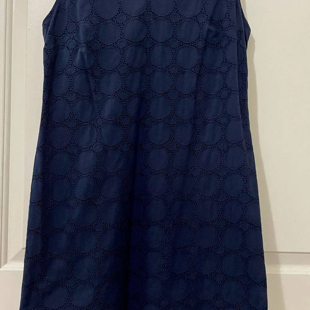 Banana Republic Navy Sheath Dress Size 8 V Neck Eyelet Lace - Image 2