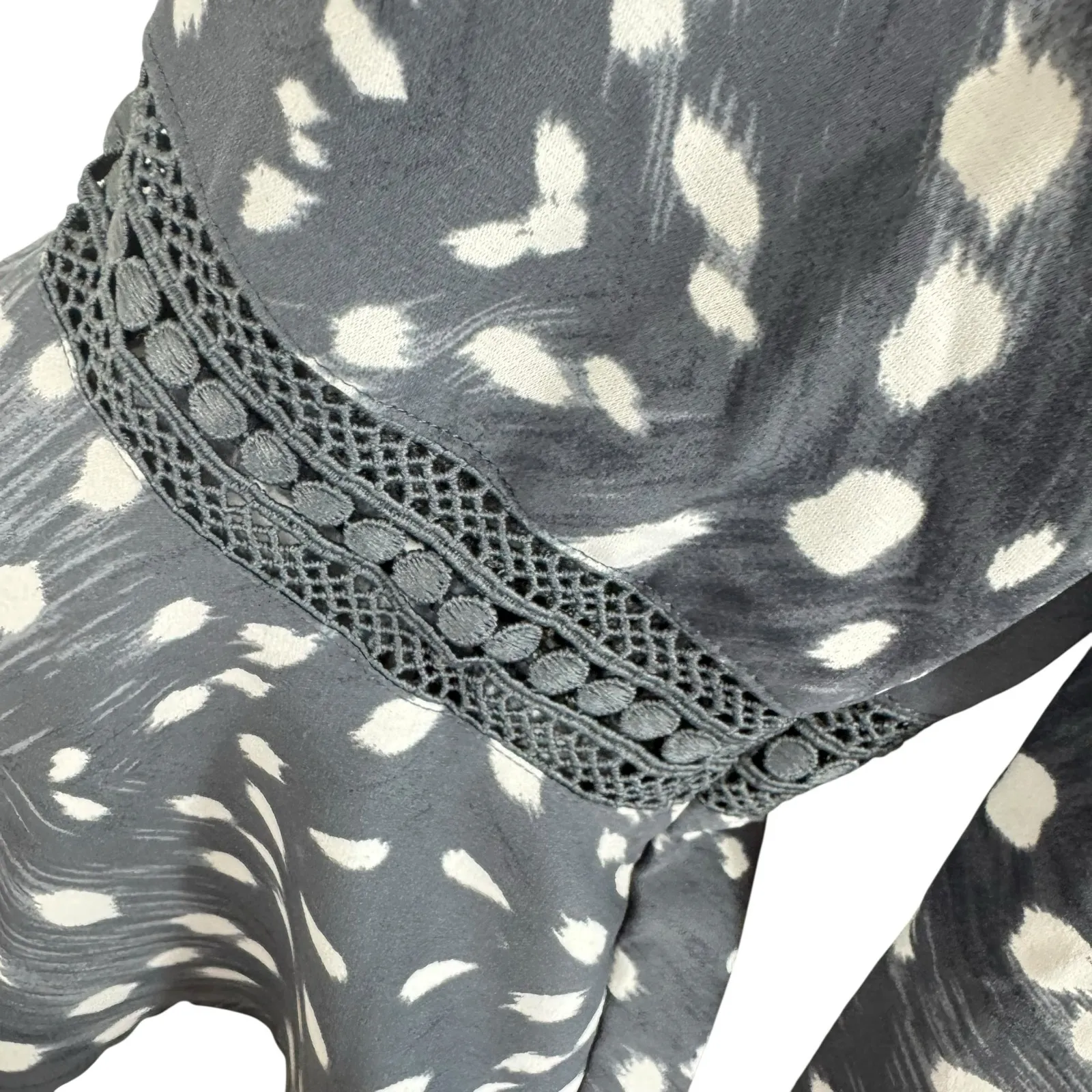 Oddy NWT Boutique Gray White 3/4 Bell Sleeve V - Image 3