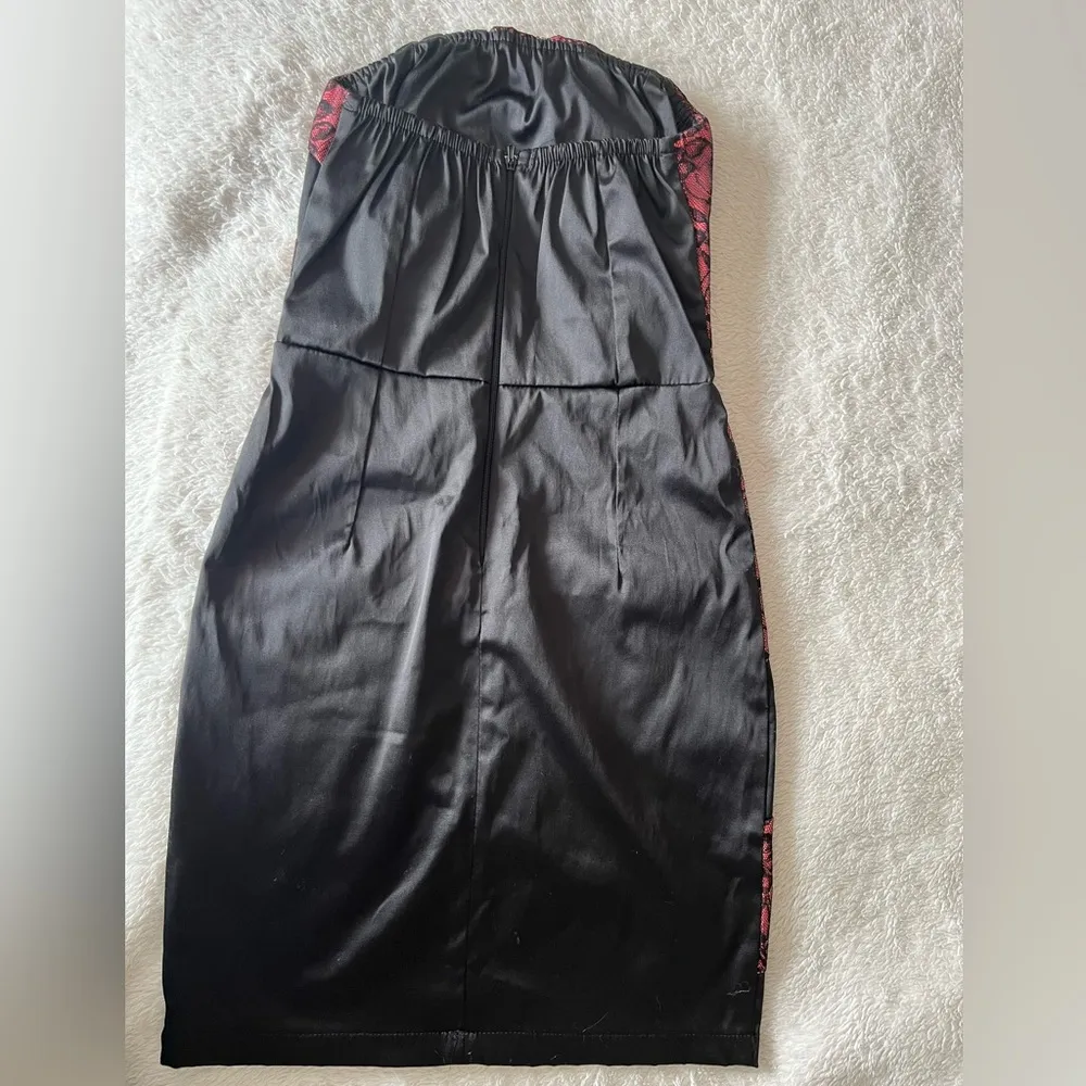 Strapless dress mini skirt
Spandex
Size xs - Image 4