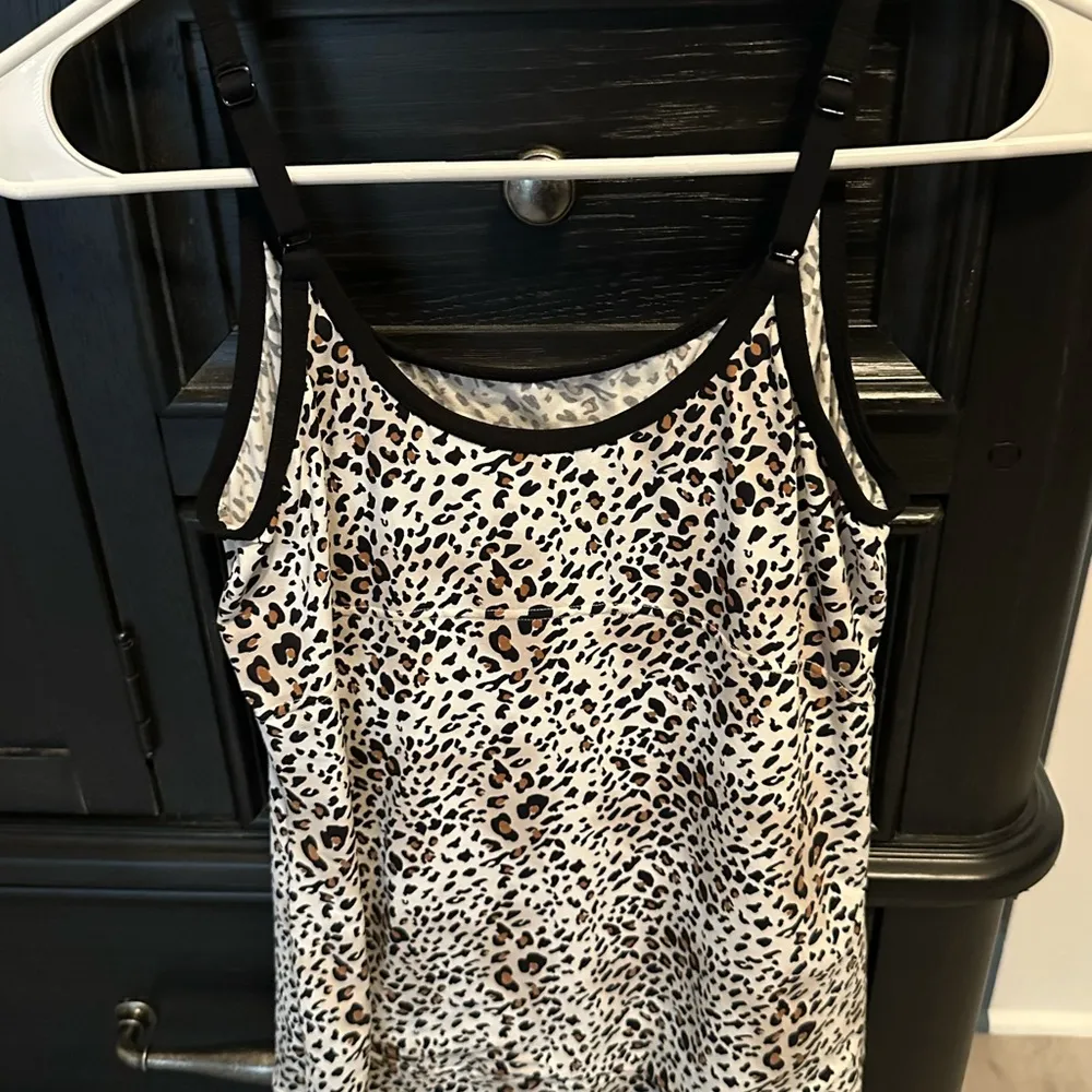 Leopard Print Women's Spandex Tank, size large Black - Image 2
