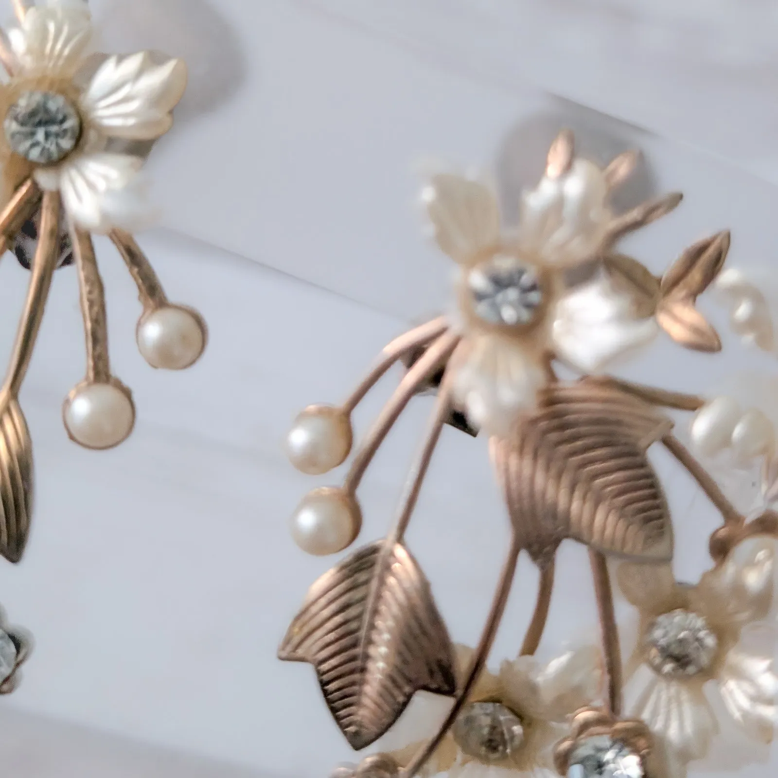 Vintage Clip On Earrings Very Large Gold Tone & Cream Flowers - Image 5