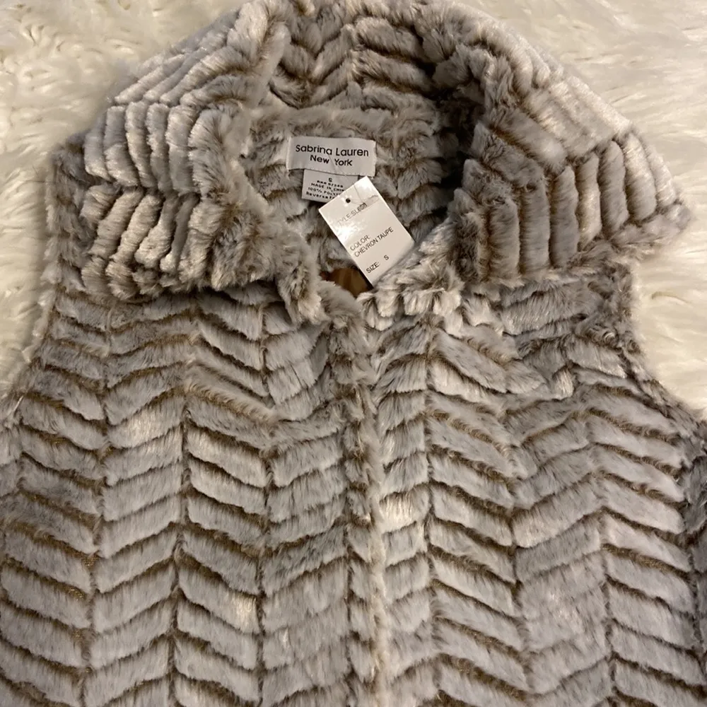 Sabrina Lauren New York Fluffy Vest size S brand new with tag see all photos - Image 15