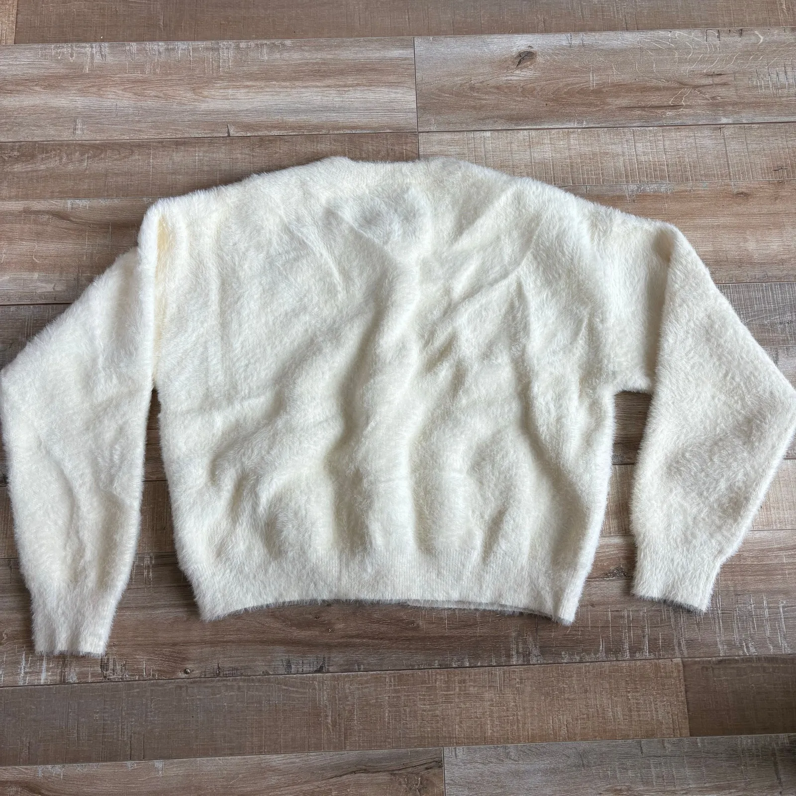 Line&Dot Fuzzy Cream Cardigan Size S - Image 4