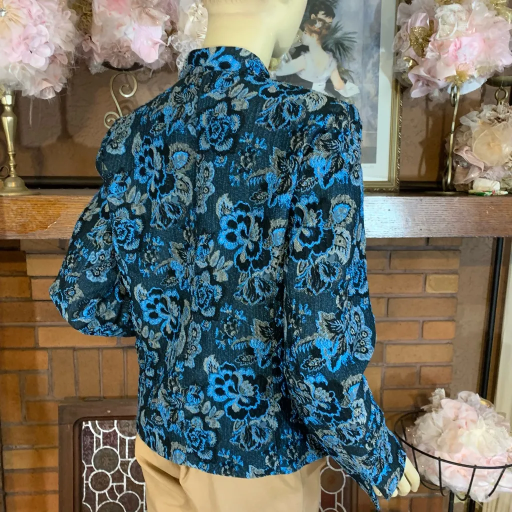 JONI B BLUE FLORAL PRINT JACQUARD BUTTON FRONT BLAZER (S) - Image 5