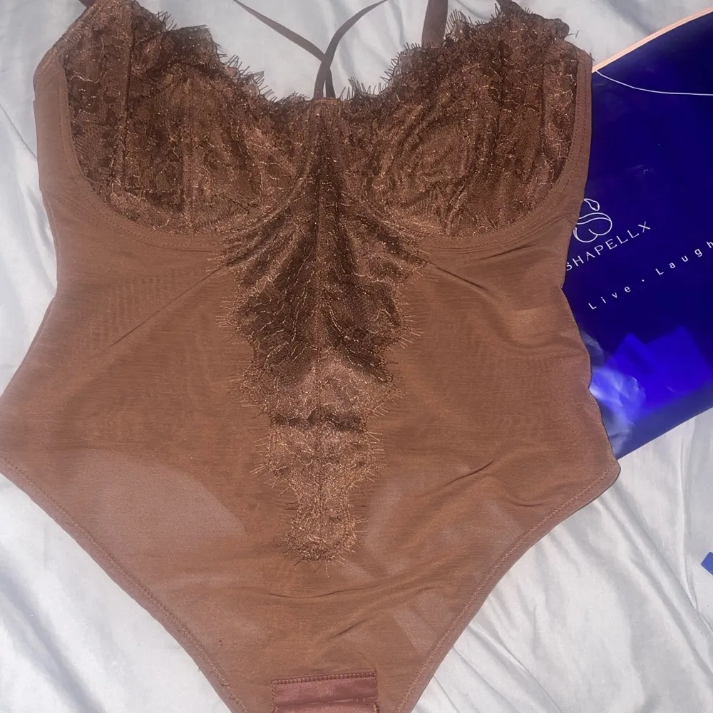 Shapellx Lace Thong Bodysuit Brown Size M - Image 2