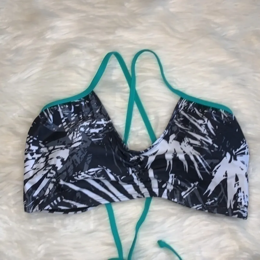 Fabletics Claire bikini top UV protection S NWT - Image 4