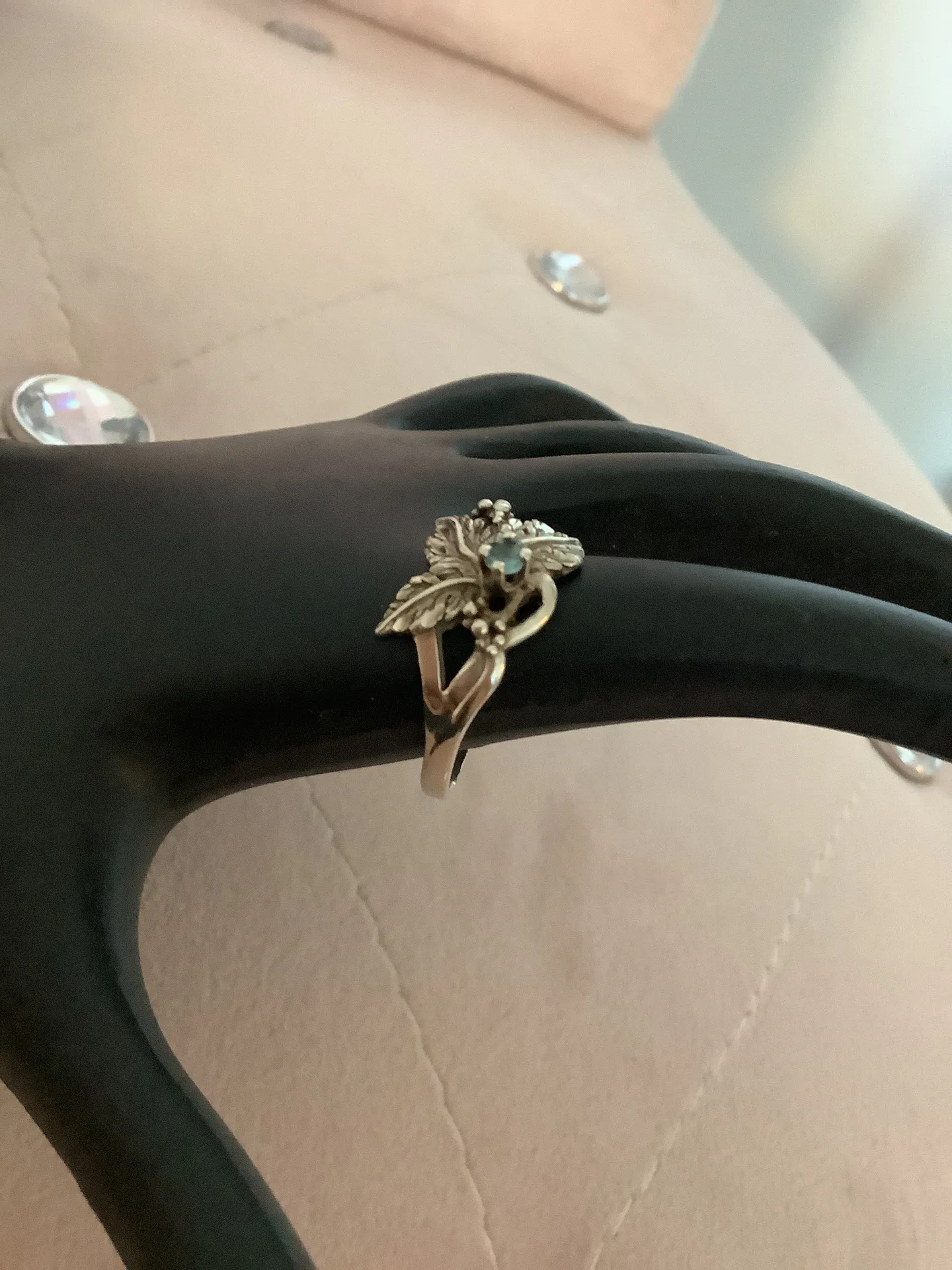 Vintage Silver Leaves Ring - Image 3