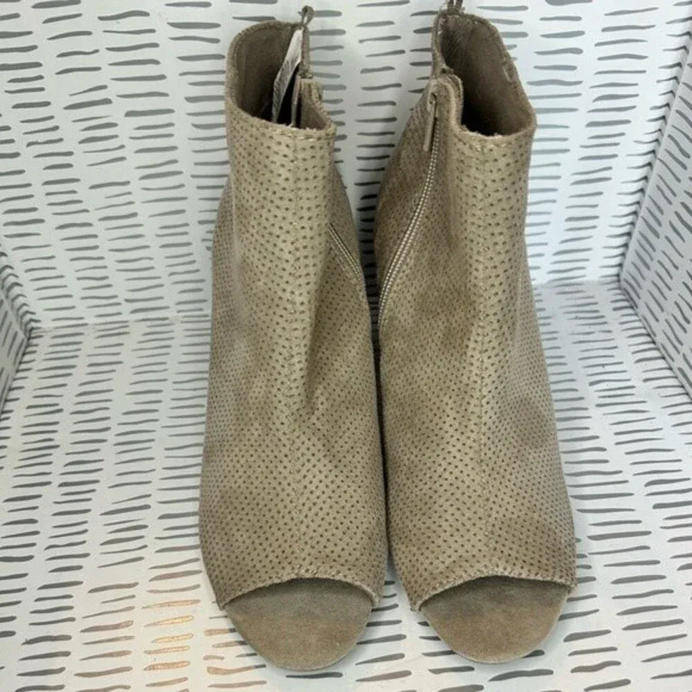 Old Navy Ankle Perforated Open Toe‎ Heel Bootie size 9 - Image 3