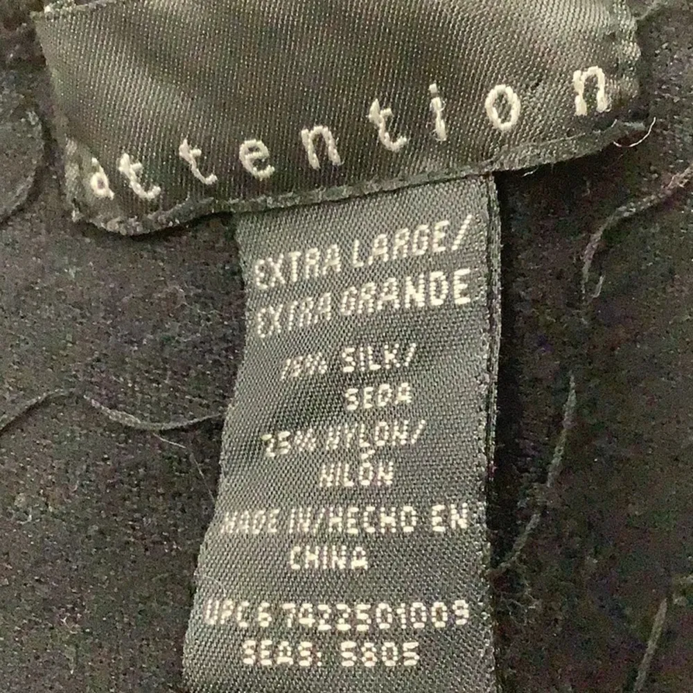 Attention Size X-Large Sequence Black V-Neck Sweater. Preloved - Image 3