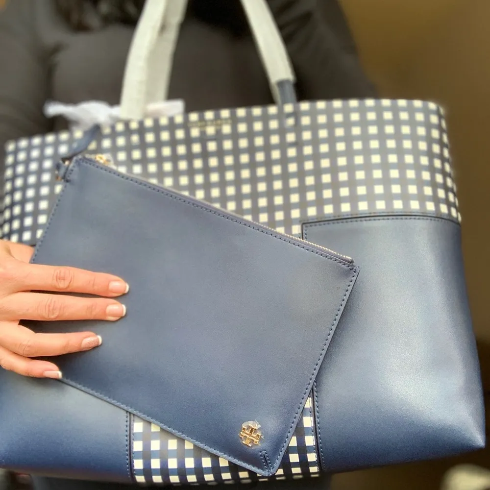 Authentic TORY BURCH T-Block leather Tote/lg zip wristlet - Image 7