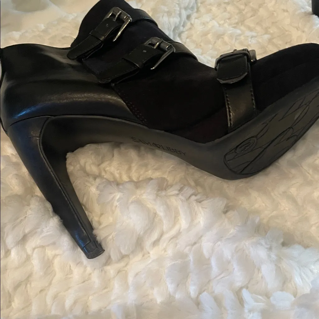 Black Buckle Ankle Boots size 7.5 like new - Image 5