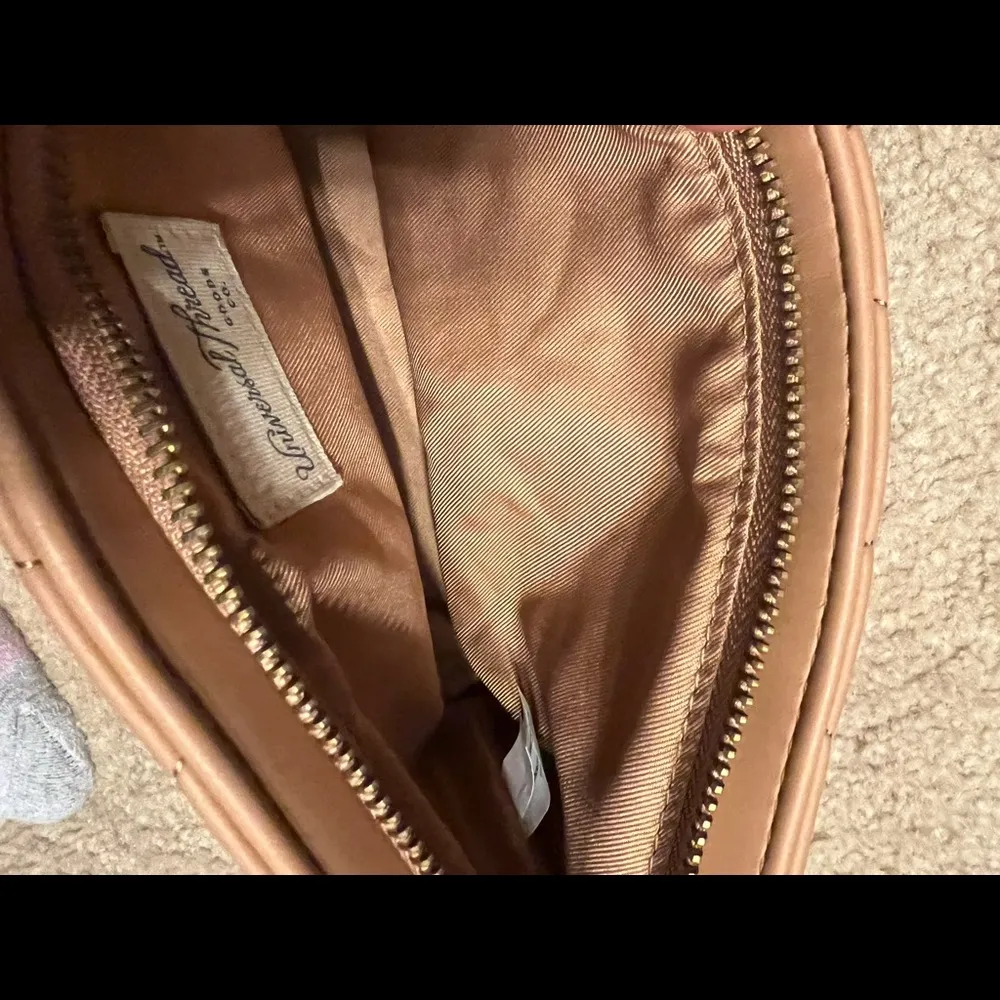 Universal thread tan camel womens wristlet purse - Image 3
