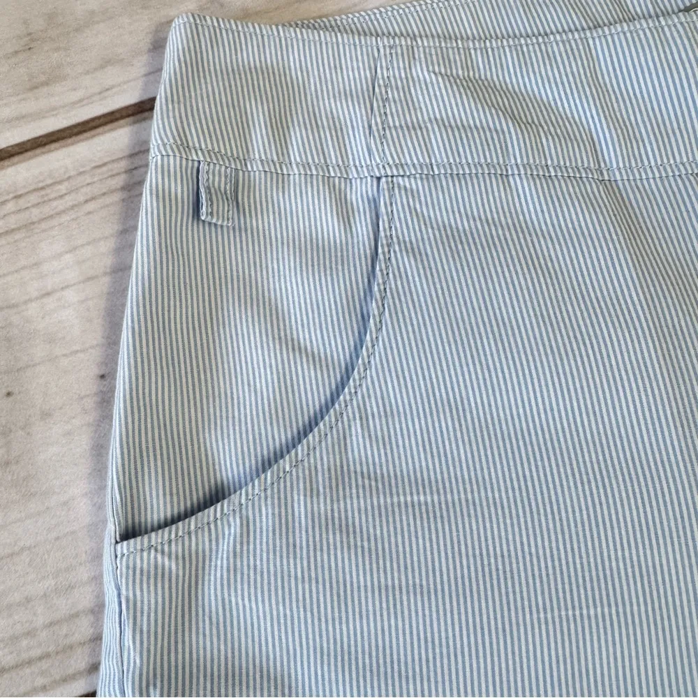 Columbia PFG Light Blue Pinstripe Omni Shade Bermuda Shorts with Pockets 30UPF - Image 6