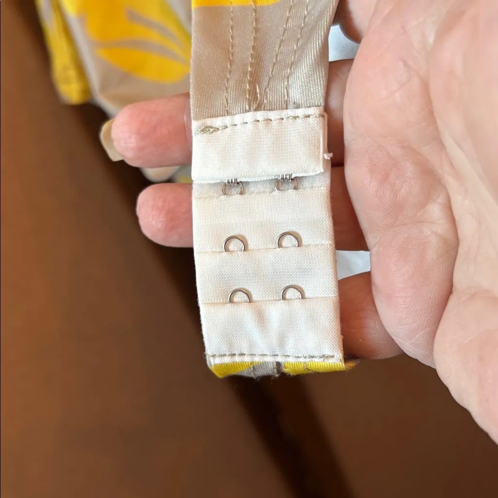 Chic me junior Gray and Yellow Floral Bodysuit large - Image 2