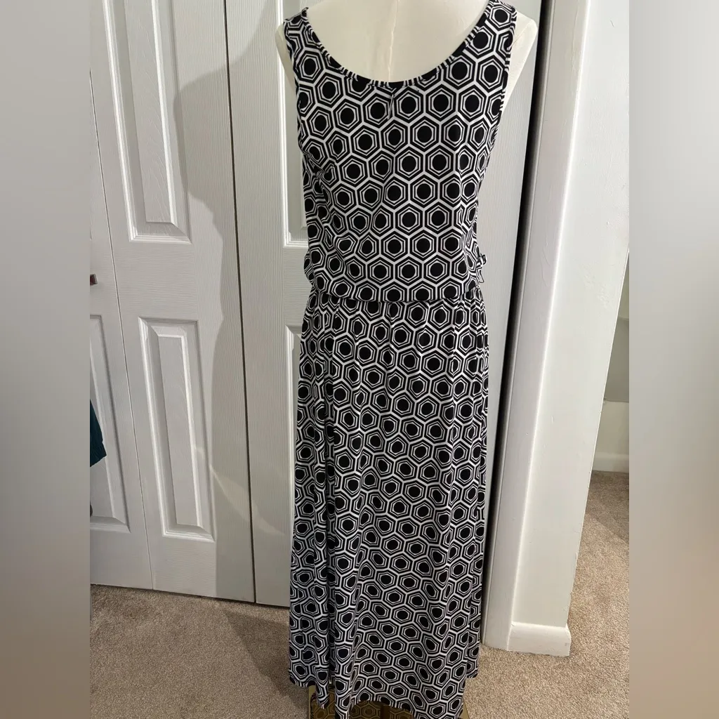 Michael Kors Black and White geometric Maxi Dress Sz M - Image 3