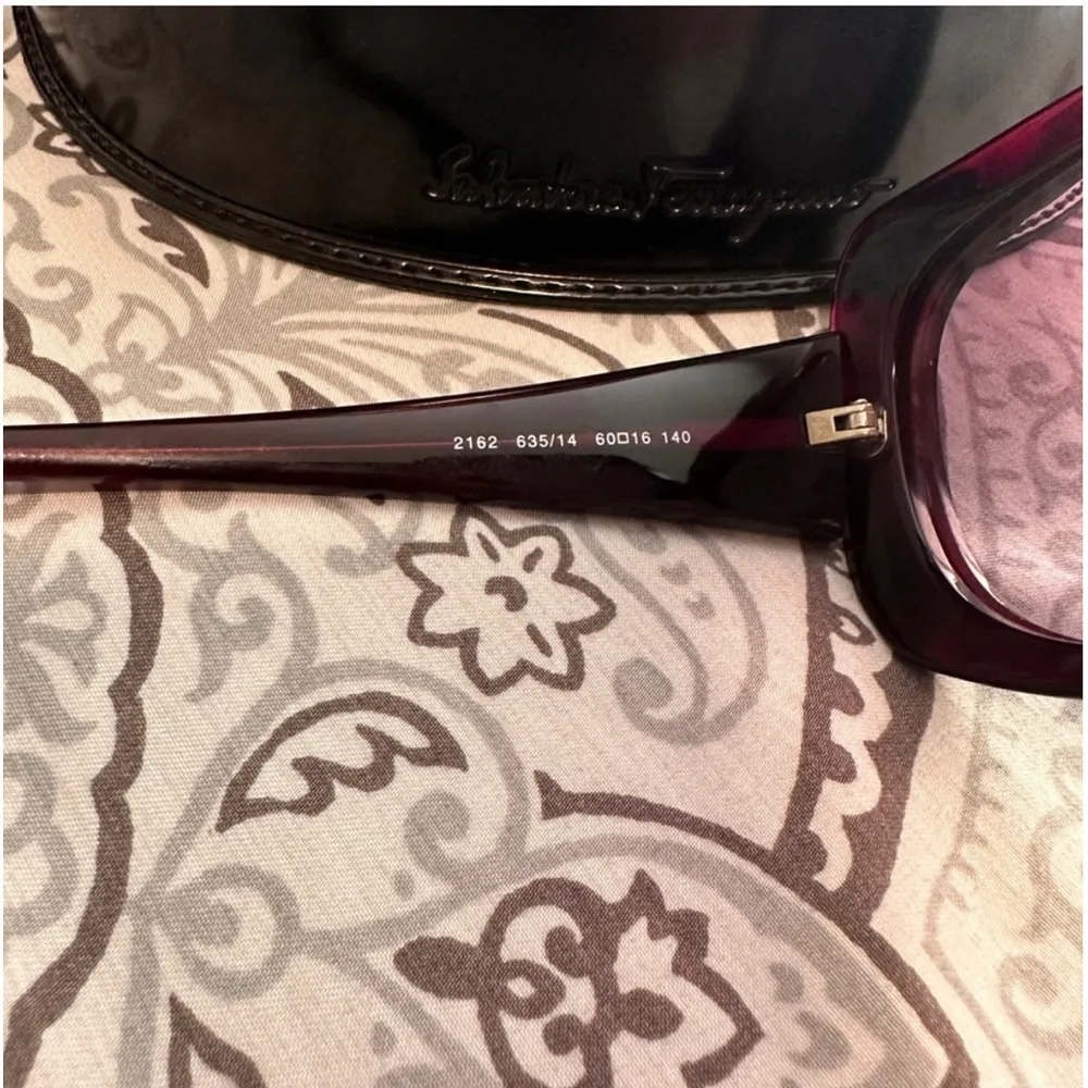 Authentic Ferragamo sunglasses - Image 9