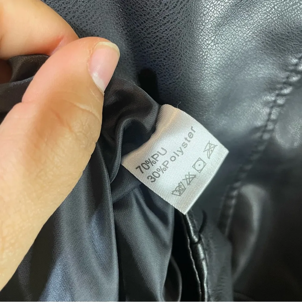 Faux leather moto biker black jacket womens Size Medium - Image 12