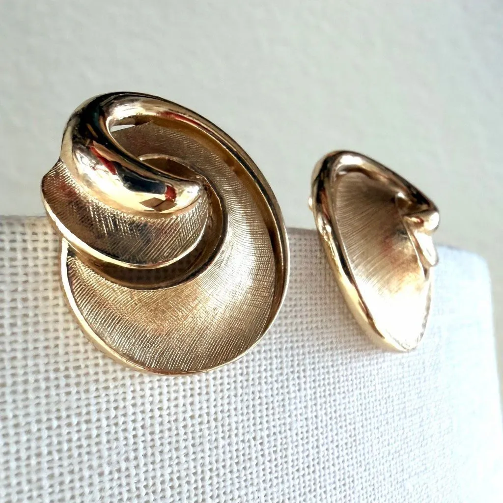 TRIFARI Vintage Gold Tone Swirl Clip-On Earrings - Image 2