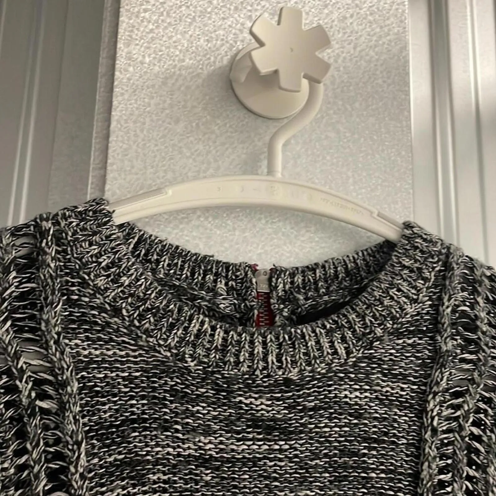 360 Cashmere Blend Grey Long Sleeve Sweater Red Exposed Zipper Minimal - Image 2