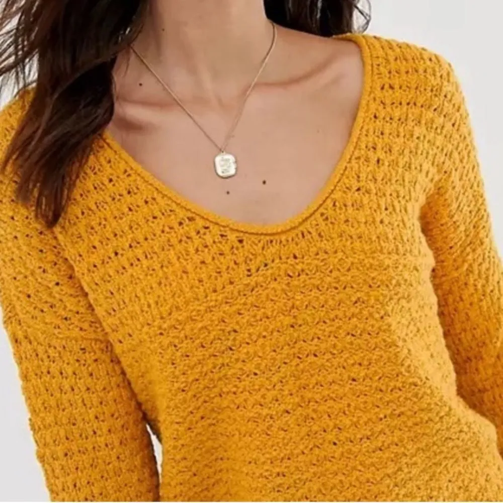 Abercrombie & Fitch Women's Mustard V-Neck crochet Sweater Size L - Image 4