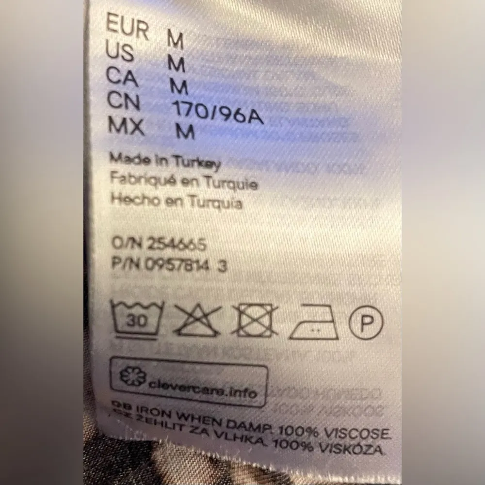 H&M- Button‎ Up Crop Top Womens Brown Ivory Leopard Print Collared Size M - Image 5