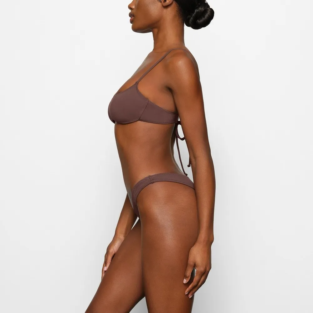 SKIMS Swim Micro Scoop Bikini Top In Cocoa - Image 3