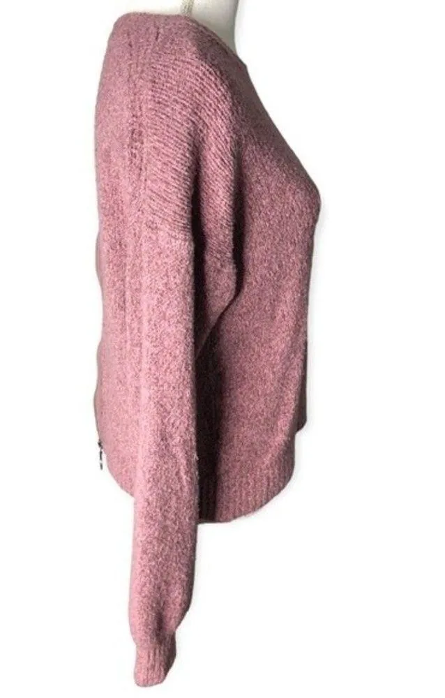 Abercrombie & Fitch Ribbed Knit Back Zip Closure Pullover Sweater - Image 33