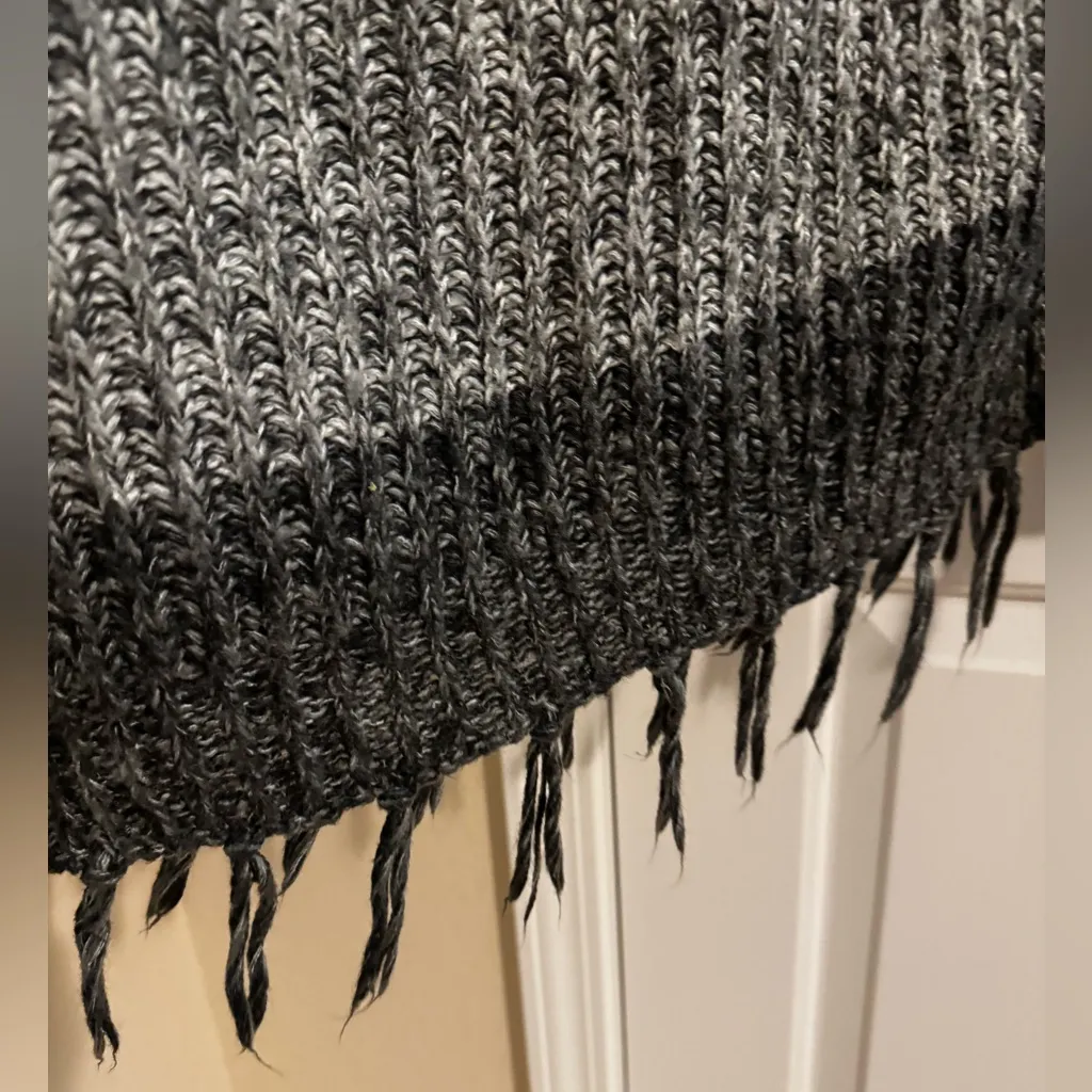 American Eagle Soft Shawl Poncho Wrap Black Gray White Fringe One Size - Image 6