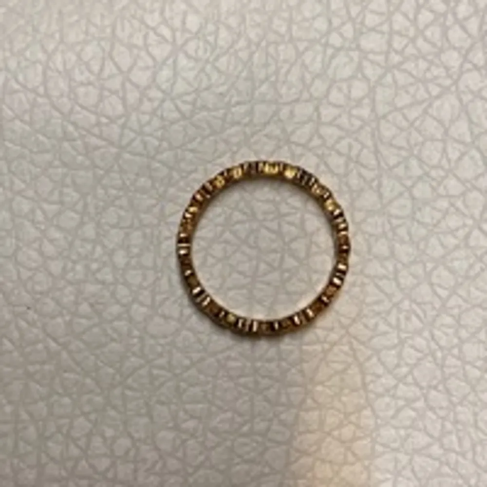 Vintage Heart Band Ring Interlocking Gold Tone Design Size 8 - Image 5