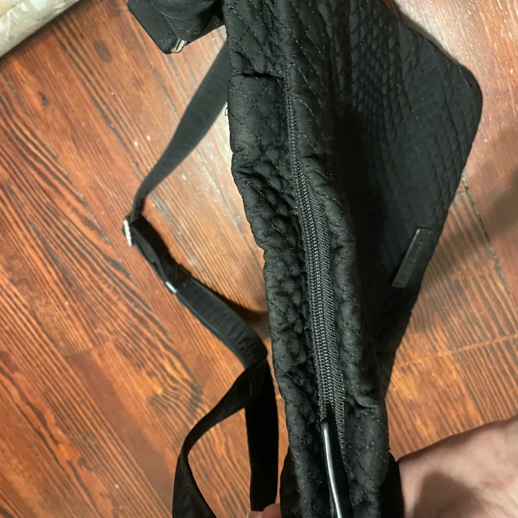 Vera Bradley Black Quilted Adjustable Crossbody Purse Good Used Condition **FLAW - Image 3