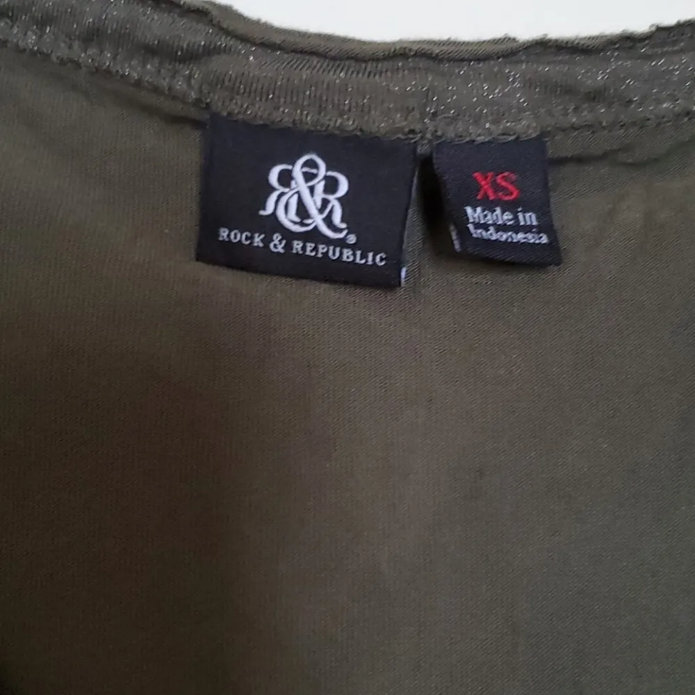 Rock & Republic Glitter basic tee - Image 7