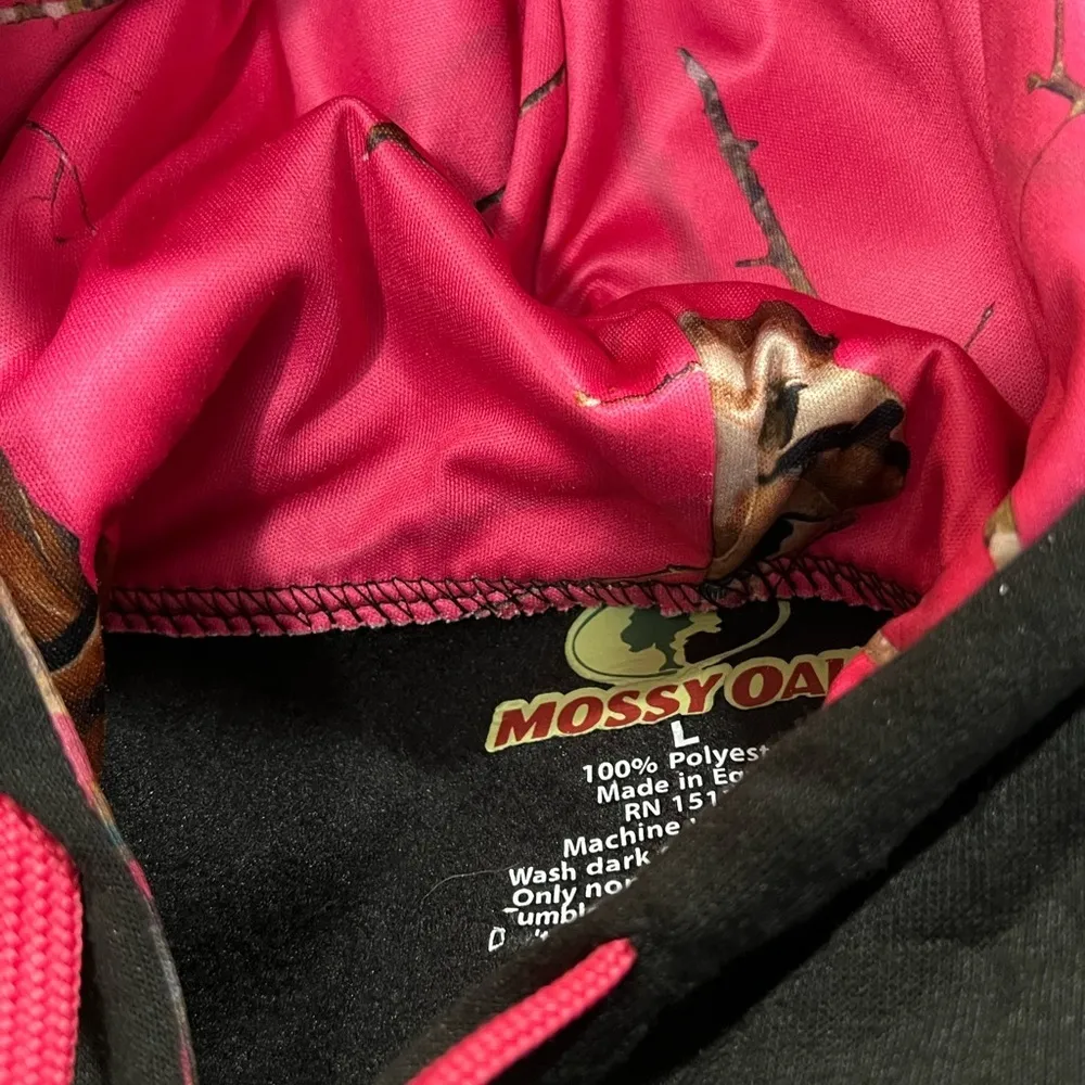 Women’s large mossy, oak, black, and pink with American flag - Image 4