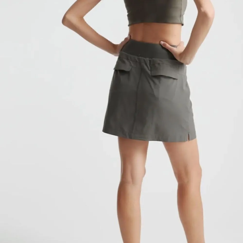Quince  Performance Tech Skort NWT S Gray - Image 4