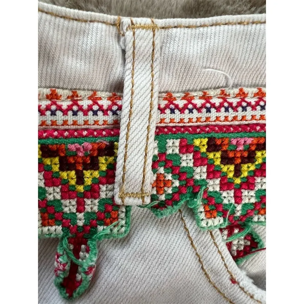 Free People Women's Embroidered Frayed Hem Denim Shorts Beige Size 29 - Image 8