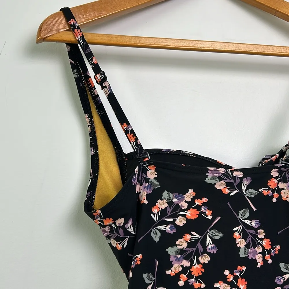 |Floral One Piece Ruched Twist Front sz 10 - Image 5