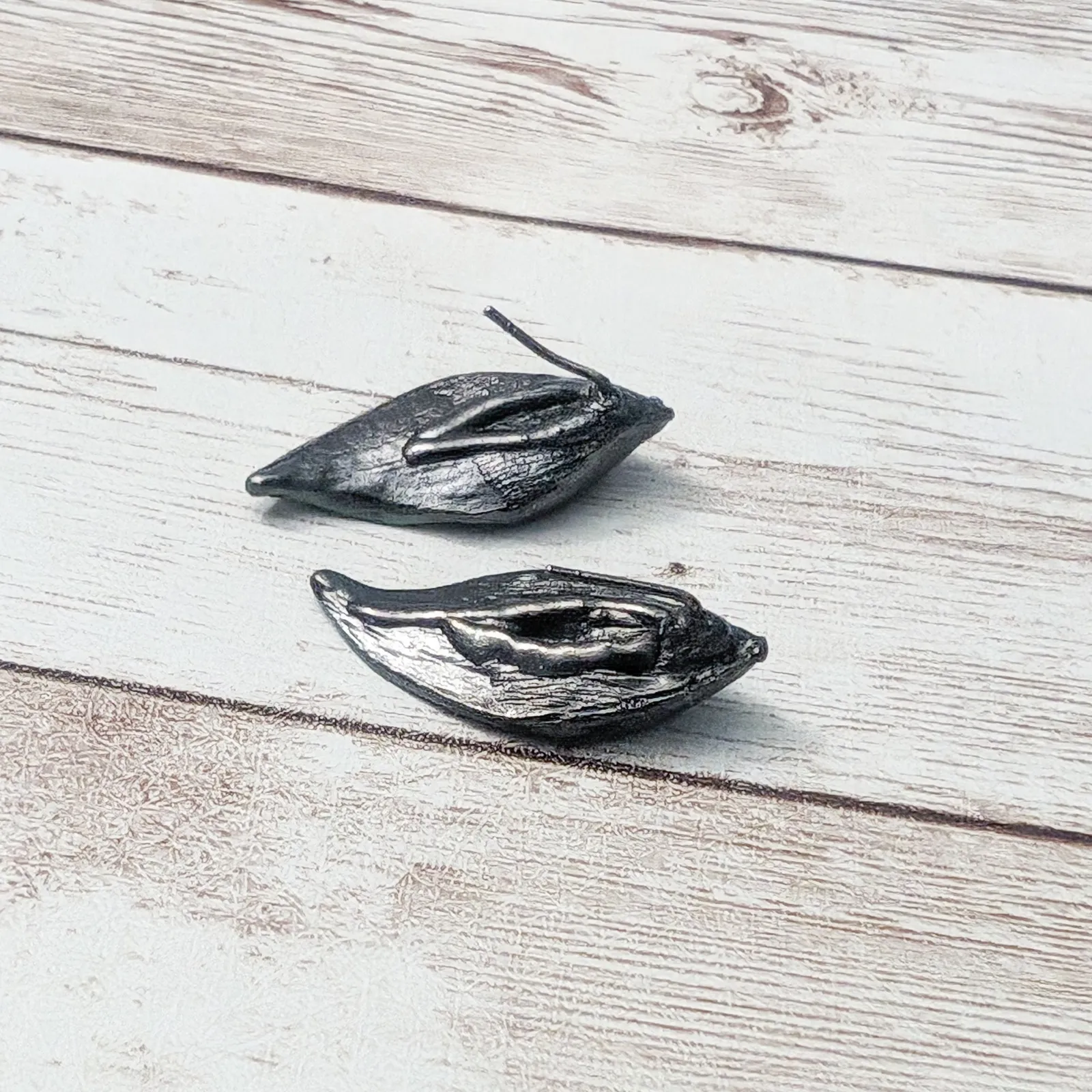 Vintage Earrings For Pierced Ears Green 3D Leaf - Image 6