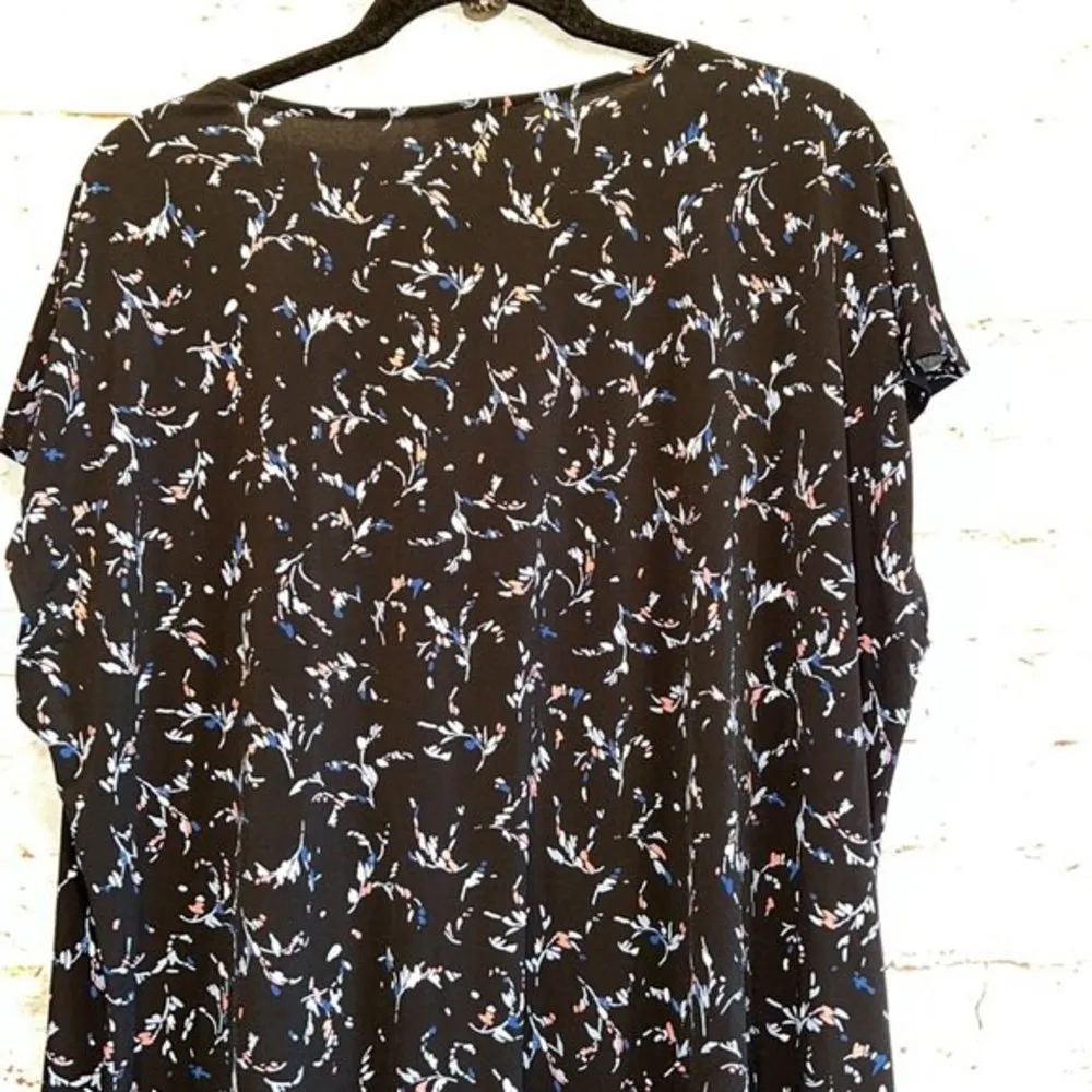 Lane Bryant short sleeve blouse pullover black floral 22/24 v neckline plus - Image 9