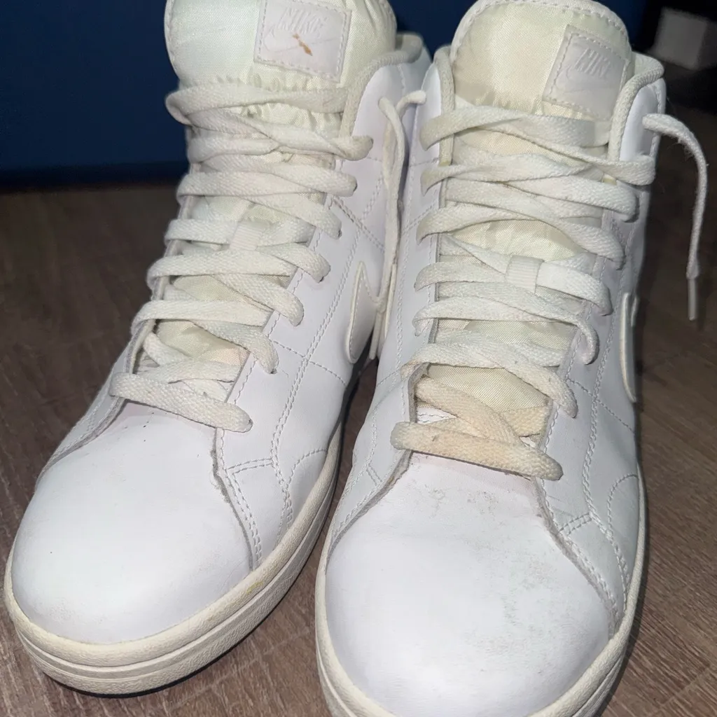 Nike Cream and White High-Top Sneakers - Image 4