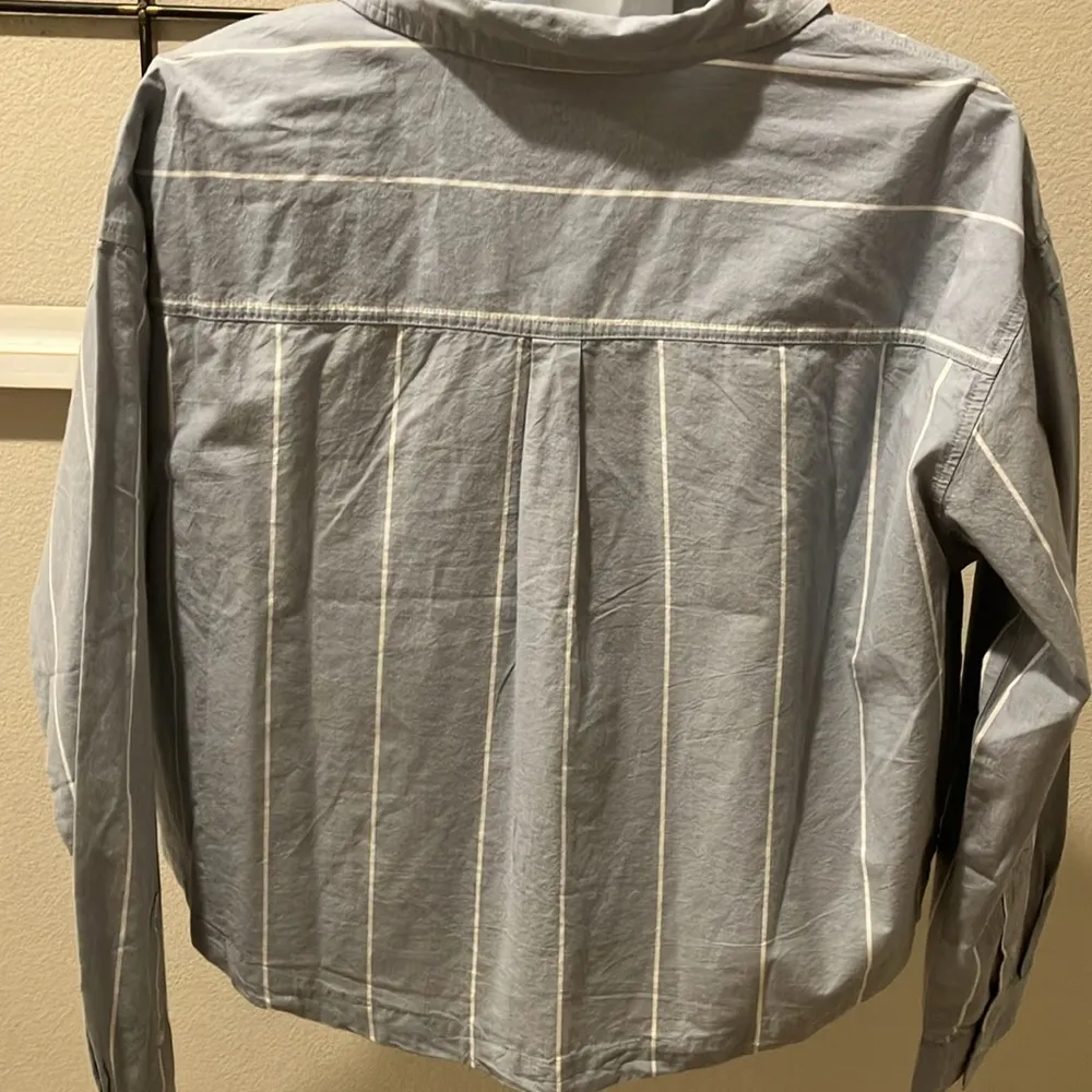 SO Blue denim striped button down shirt w/ a graphic New York tee 2fer NWT Size undefined - Image 5