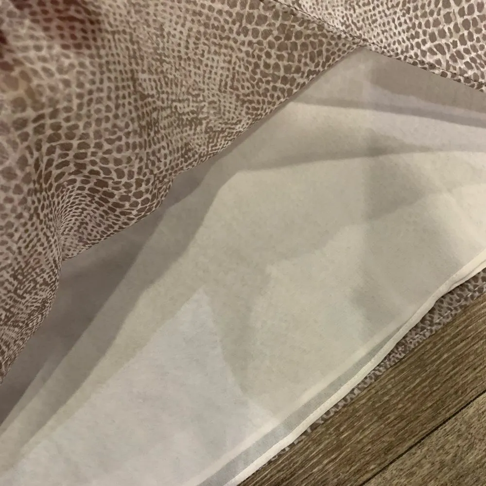 Banana Republic blouse. Size: XL. Ruffles at the neckline and shoulders.  Lined. - Image 4