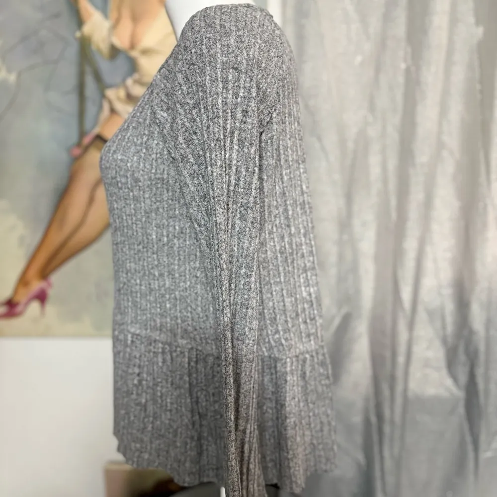 Mossimo woman’s long sleeve sweater size XS Gray - Image 6