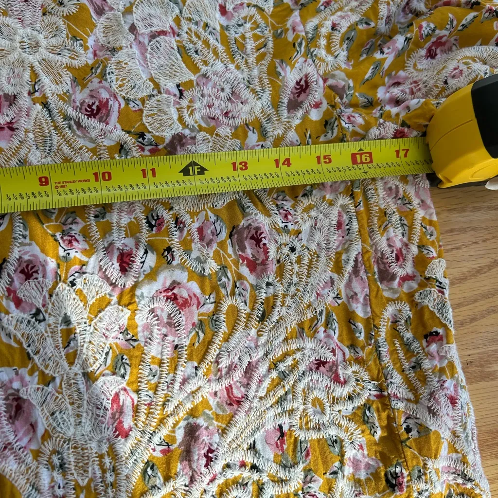 Solitaire Top Blouse Yellow Gold Floral Embroidered 3/4 Sleeve Pullover Small - Image 7