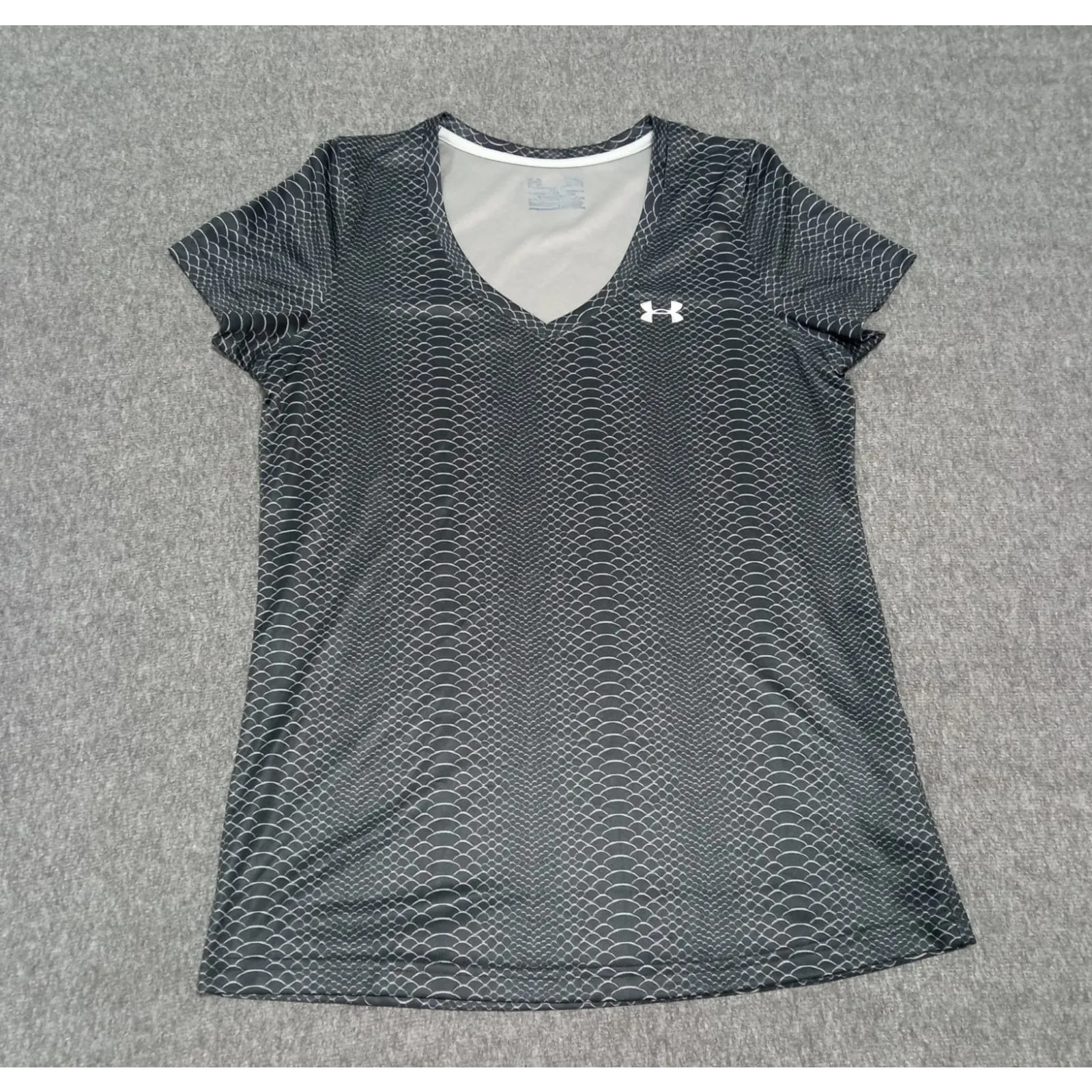 Under Armour Women's T Shirt Snake Pattern Short Slevee Black/ Gray Size Large - Image 2