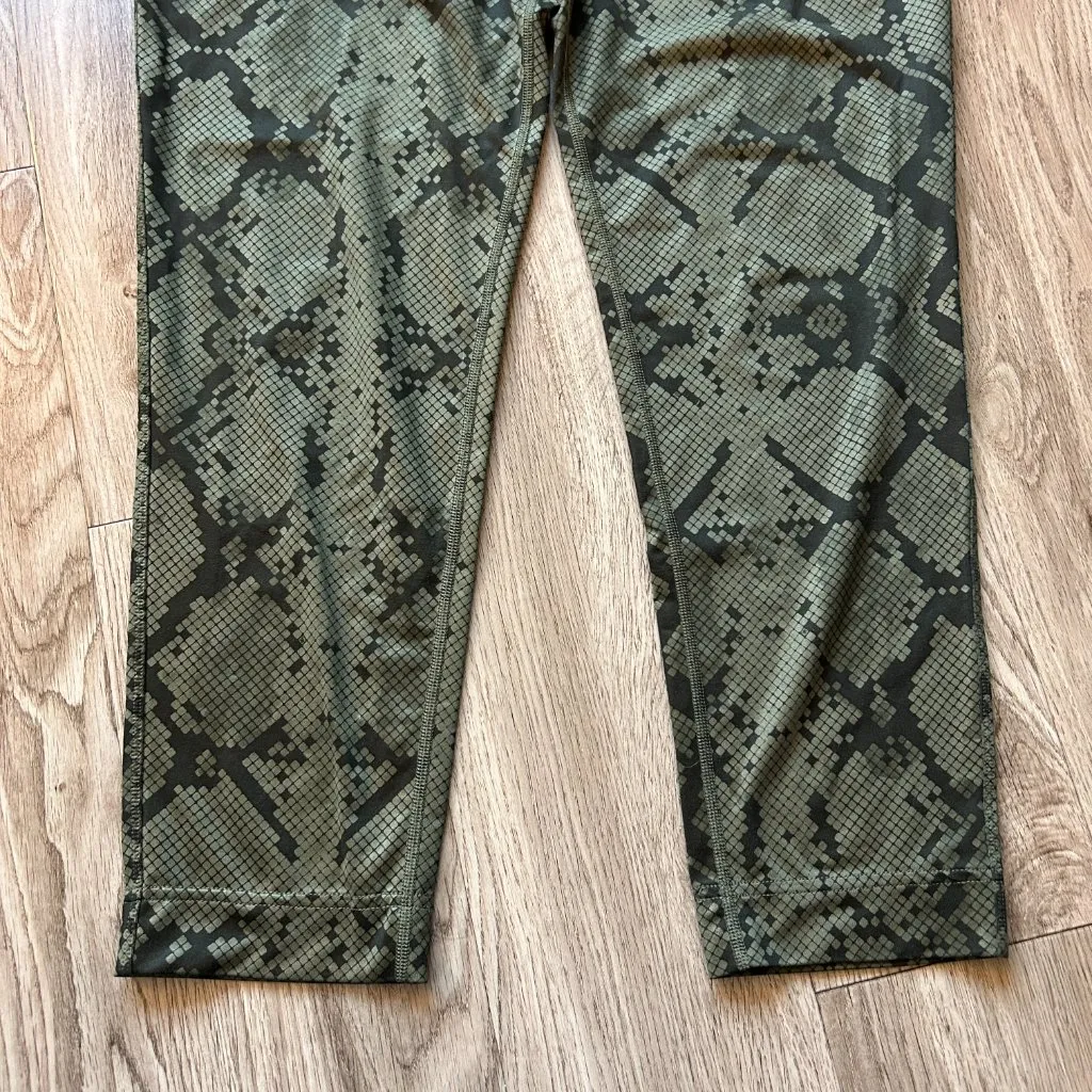 Lululemon Jet Crop Slim Luxtreme in Ziggy Snake Fatigue Green Gator Green Size 8 - Image 9