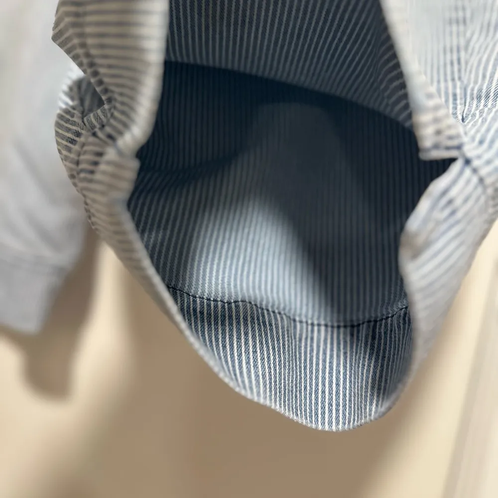 Westport Women’s Sz:16 Blue & White Mini Vertical Stripe Walking Bermuda Shorts. - Image 6